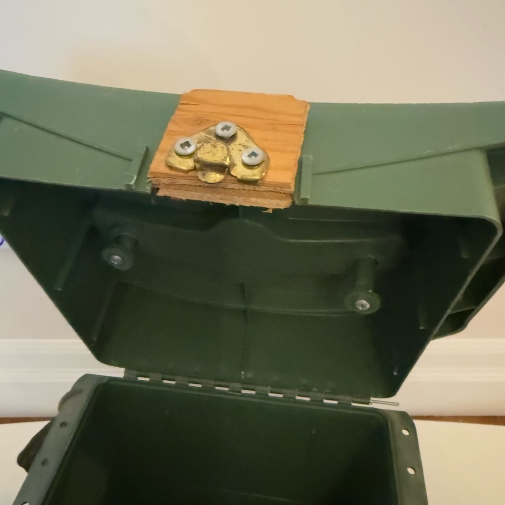 Vintage Woodstream Hunter Seat 9080 Tackle Ammo Storage box and Chair - Picture 11 of 11